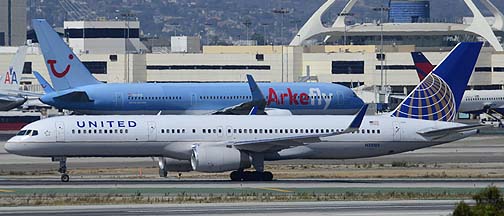 United Boeing 757-224 N33103, August 20, 2013